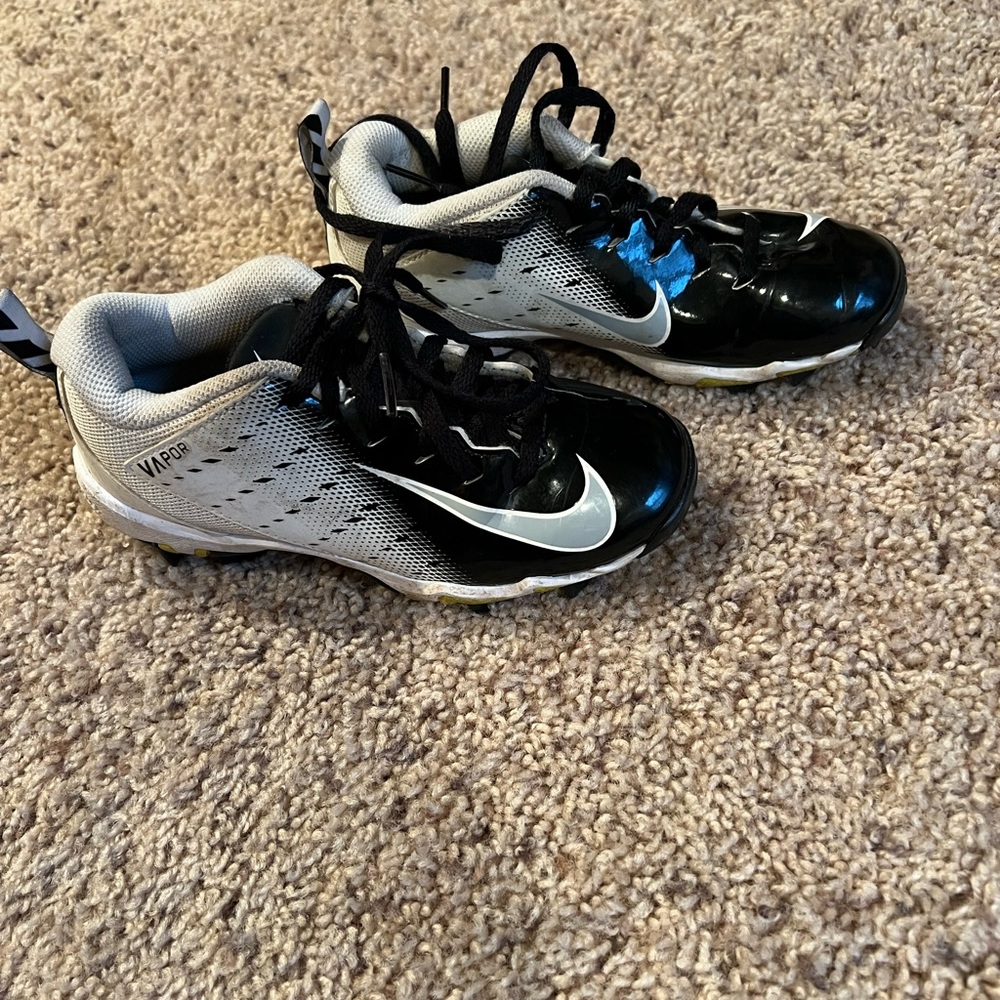 kids size 13 nike vapor cleats